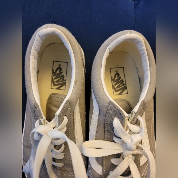 Old School Van's Skate Shoes- Like New (size 4) - Picture 4 of 6